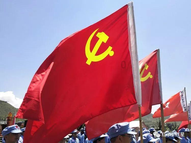 上港昔日刺头离队后境遇不佳!如今当打之年只能踢中甲,让人惋惜